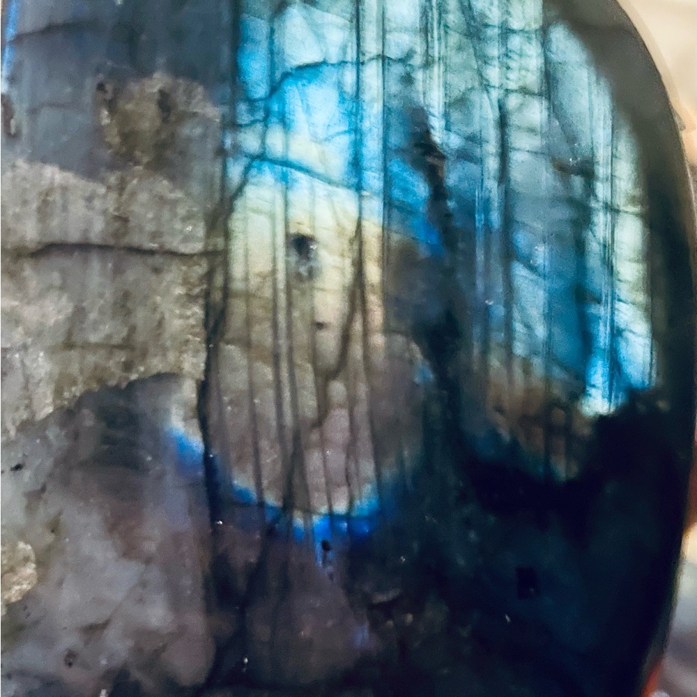 Blue, yellow and green Hugh’s in one of several labradorite